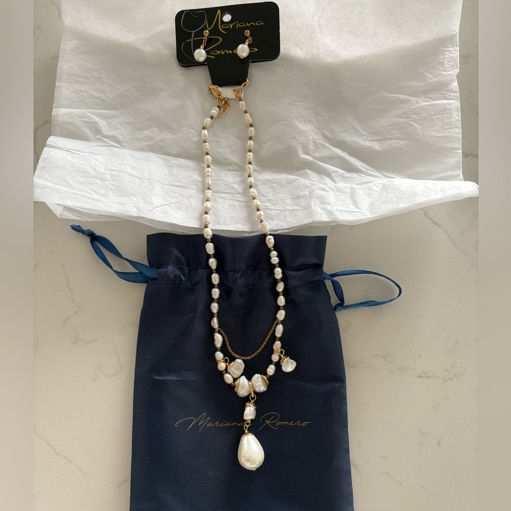 Gold and White Pearl Teardrop Set Necklace and earrings - Handmade in Mexico